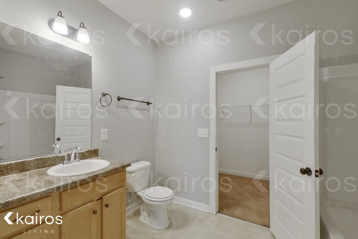 Building Photo - 7079 Shadesbrook Dr