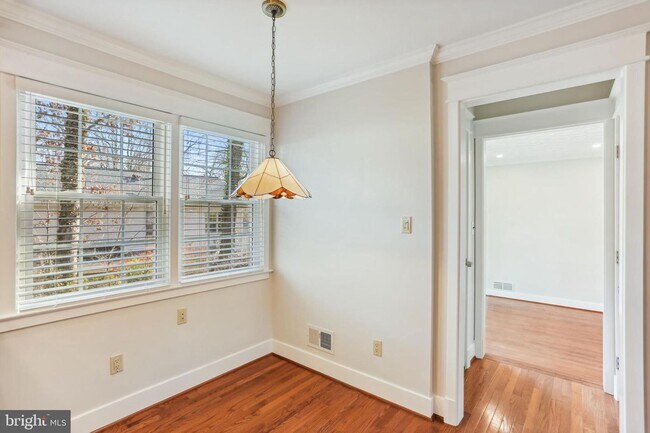 Building Photo - Renovated 4 Bed, 2.5 Bath in Wyngate WITH ...