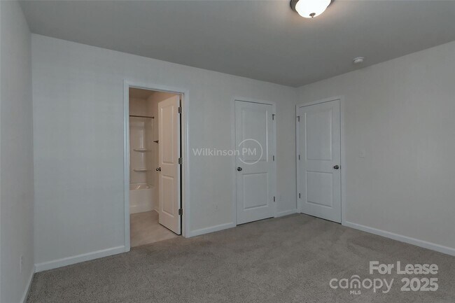 Building Photo - 2015 Saddlebred Dr