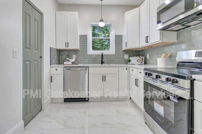 Building Photo - 3020 Daytona Ave