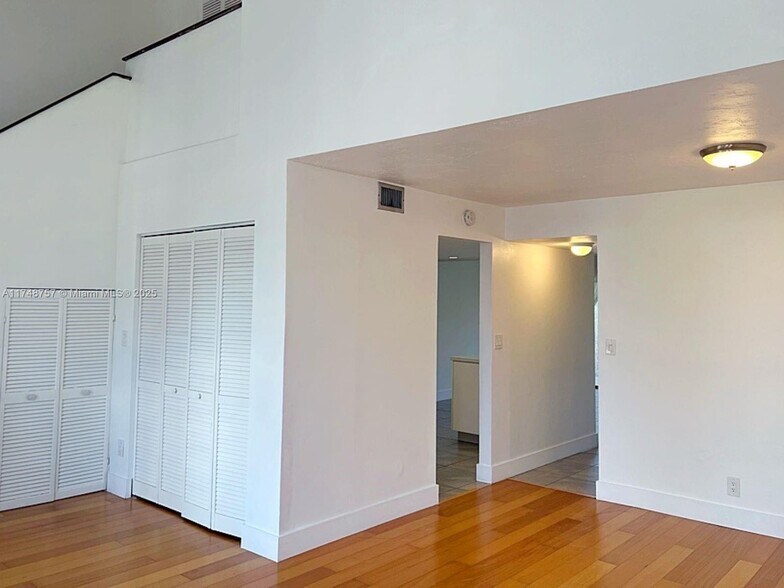 Building Photo - 535 N University Dr