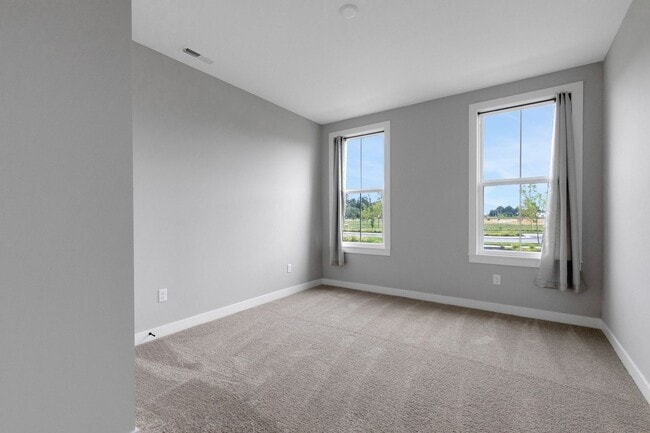 Building Photo - 6032 Windsor Dr