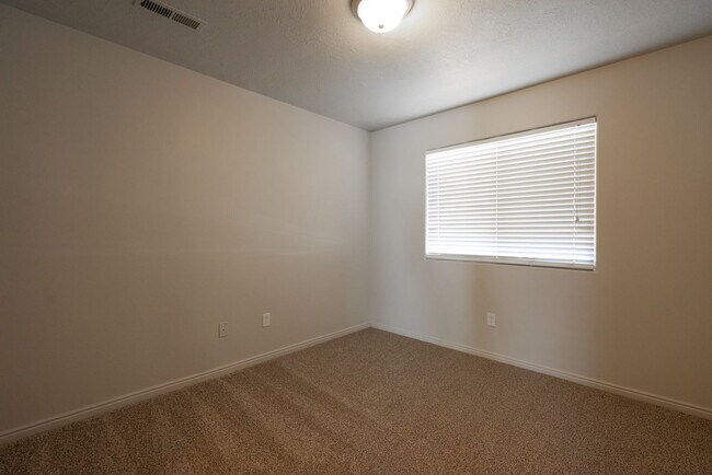 Building Photo - Beautiful 3 Bedroom Home Near Snow Canyon Parkway