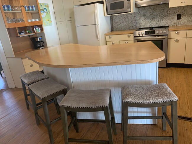 Building Photo - 3 Bedroom 2 Bath Home in Point Harbor Avai...