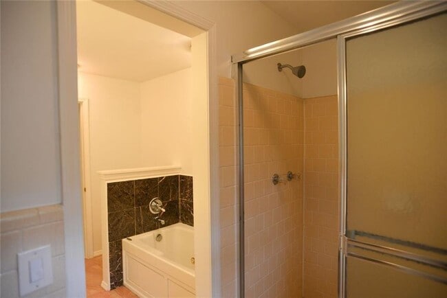 Building Photo - 5218 Meadowcreek Dr