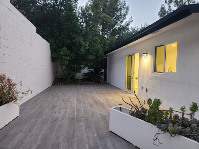 Building Photo - Elegant 3 bed/2.5 bath Smart Home in Encino.