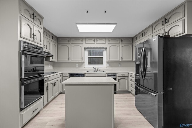 Building Photo - 1305 Hiwan Trail SE