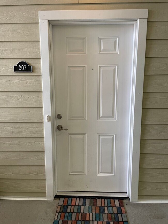Building Photo - 2 bed/ 2 bath