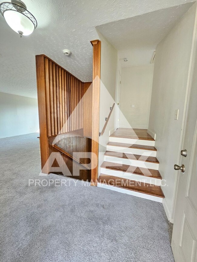 Building Photo - Spacious 4Bd – 2Ba Tri-Level Brick Home in North Knoxville!