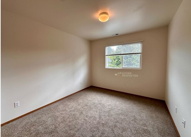 Building Photo - 944 NW Quarterdeck Loop