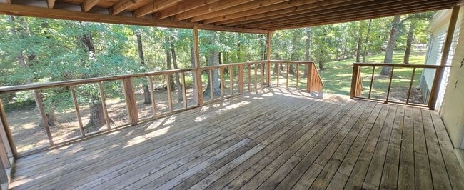Building Photo - 400 Reneau St