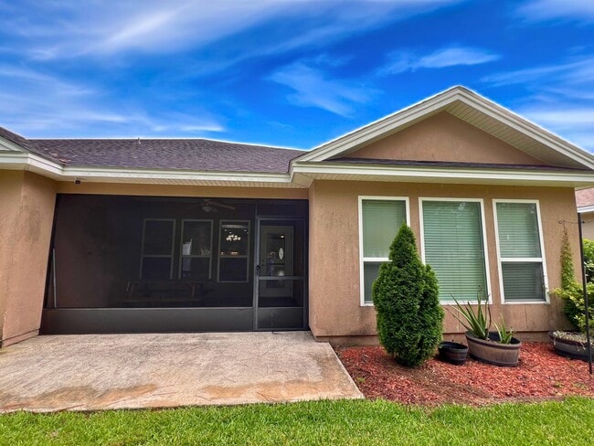 Building Photo - 3/2 in the desirable Laurel Island neighbo...