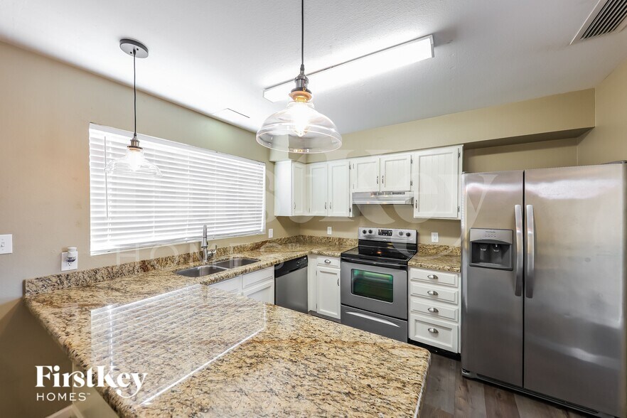 Building Photo - 2915 W Danbury Dr