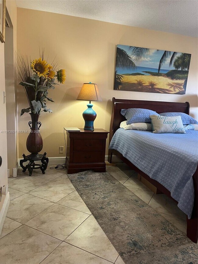 Building Photo - 752 Lori Dr