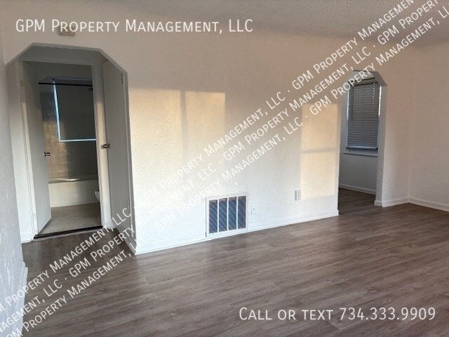 Building Photo - 6104 Yale St