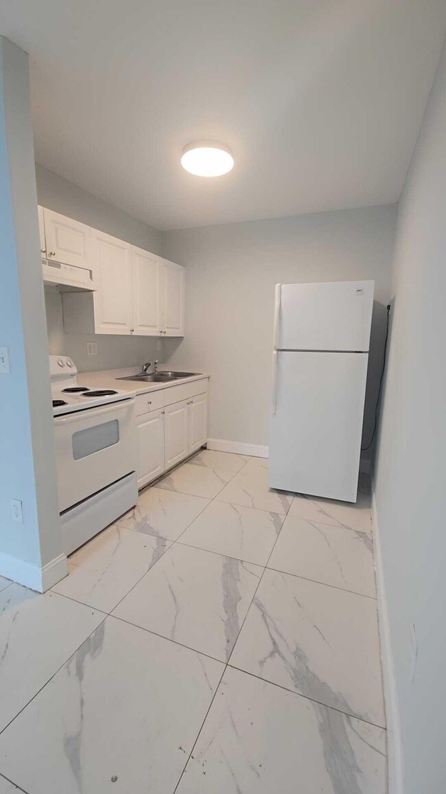 Building Photo - 621 NW 5th Ave