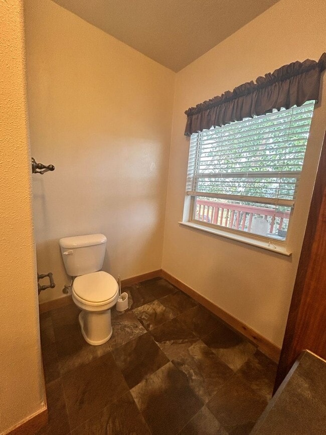 Building Photo - 3 Bed, 2 Bath Home on 5 Acres – Florence, ...