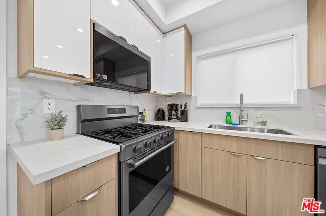 Building Photo - 201 S Westlake Ave