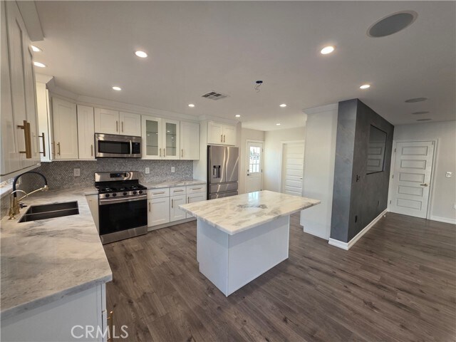 Building Photo - 7954 Crosnoe Ave