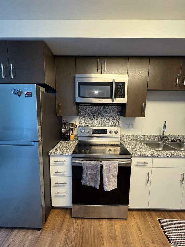 Building Photo - Partially Furnished 1 bed, 1 bath with 1 reserved covered parking @ Ke Kilohana