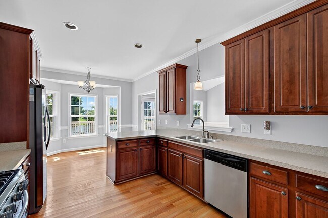Building Photo - 147 Watersedge Ln