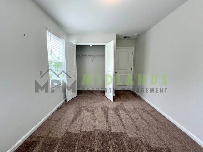 Building Photo - 333 Canary Grass Ct