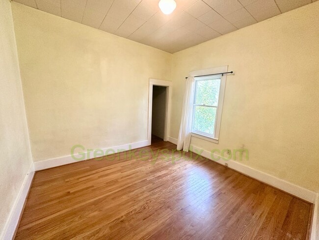Building Photo - 3-Bedroom, 2-Bathroom House with Attached ...