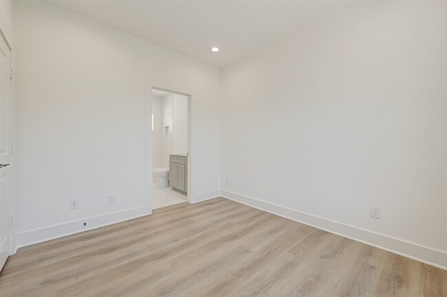 Building Photo - 2502 Gano St