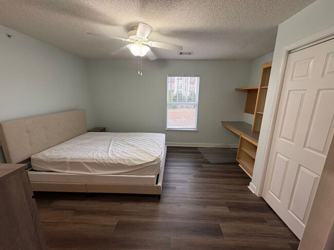 Building Photo - 731 Harts Cove Way