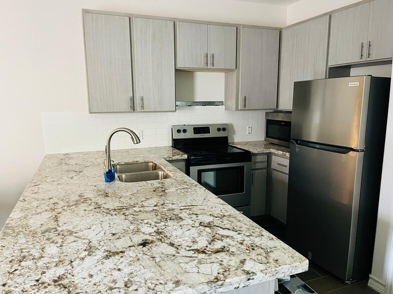 Building Photo - Lakeview Apartments Lakeview Apartments