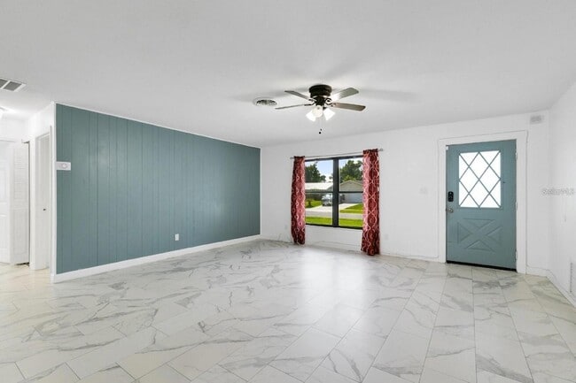 Building Photo - 10625 Bresslyn Blvd