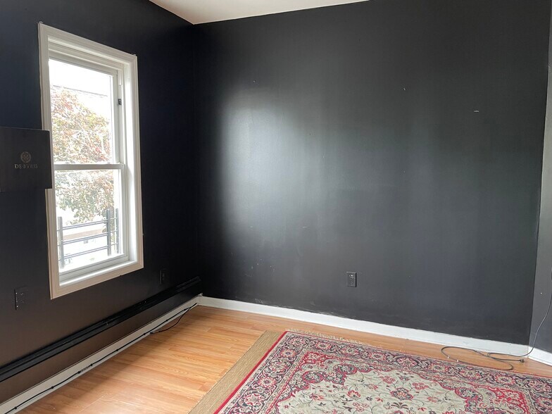 Living Room - 1401 Lincoln St