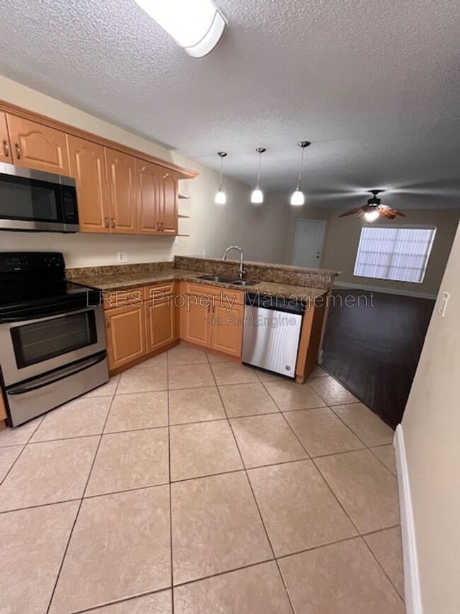 Building Photo - 3651 N Goldenrod Rd