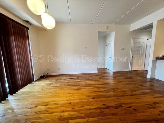 Building Photo - 657 W Fulton St