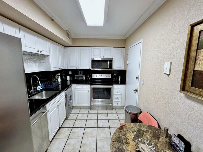 Building Photo - 2501 S Ocean Dr