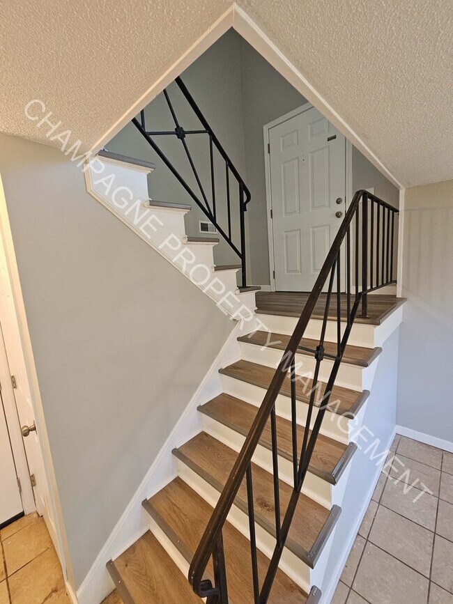 Building Photo - 1307-1309 N Arrowhead Ridge