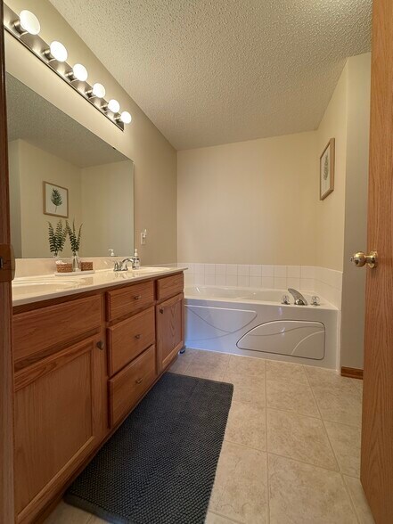 Building Photo - 4845 Underwood Ln N