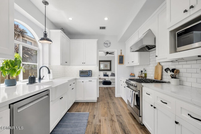 Building Photo - 1847 Fox Springs Cir
