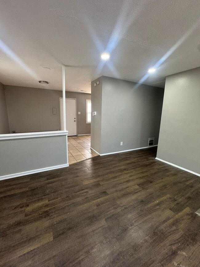 Building Photo - Charming 3-Bedroom Home in Gary