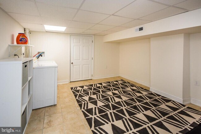 Building Photo - 600 S Linwood Ave