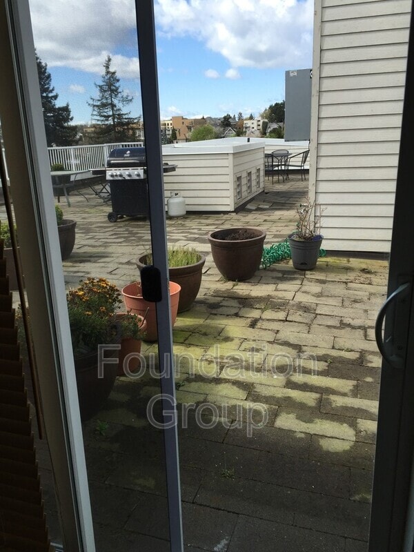 Building Photo - 4038 Stone Way N