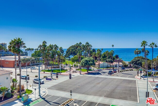 Primary Photo - 230 S Catalina Ave