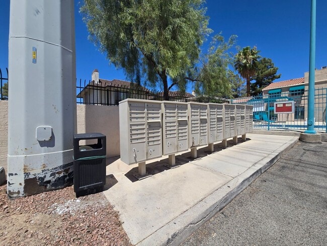 Building Photo - Charming 2-Bedroom Condo in Gated Communit...