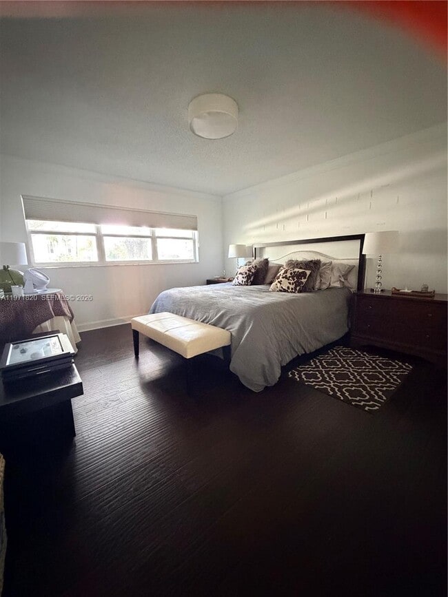 Building Photo - 2857 N Palm Aire Dr