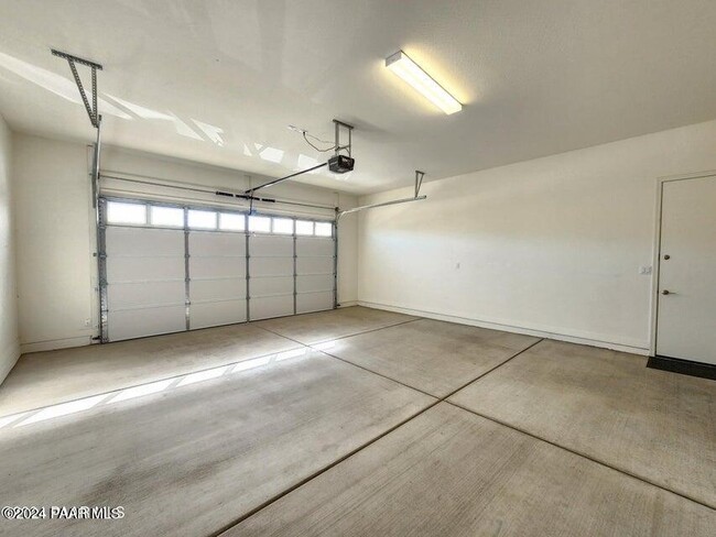 Building Photo - 5279 N Elliot Ave