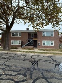 Building Photo - 1505 N Maywood Dr