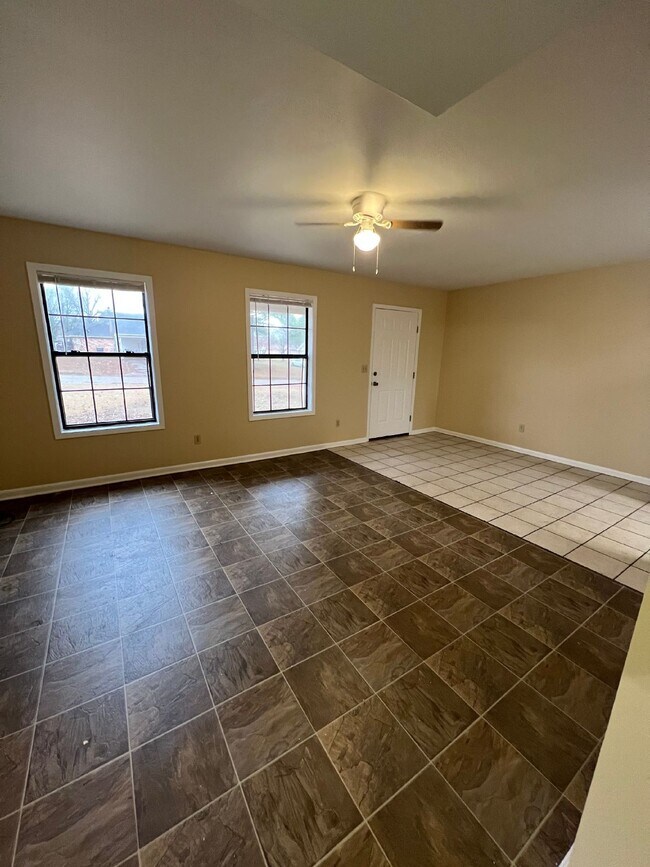 Building Photo - "Charming 2-Bedroom Retreat in Jonesboro – Cozy 750 Sq Ft Home Awaits!"