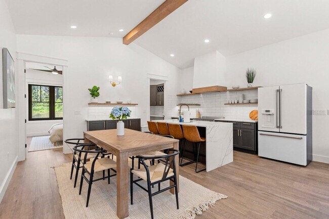 Building Photo - 783 Indian Woman Rd