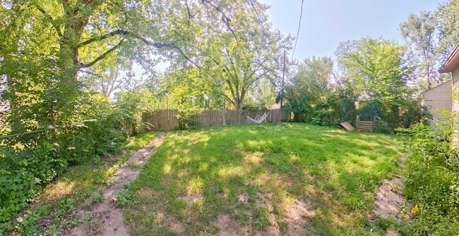 Building Photo - 2044 Hayes Dr