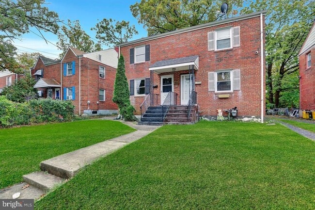 Building Photo - 331 Oakland St